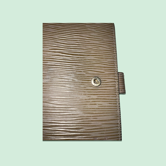 LOUIS VUITTON Small Gray Epi Leather Ring Agenda Cover - Picture 8 of 11